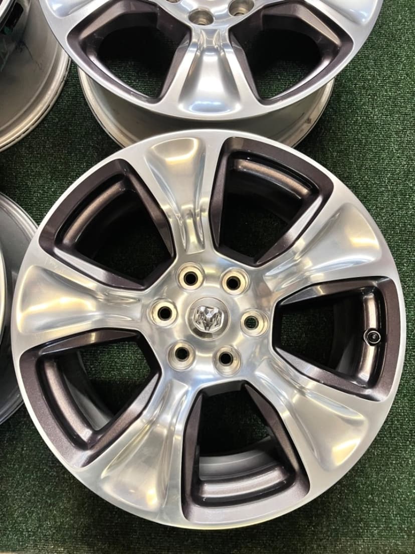 6x139.7 R20 Originál Dodge RAM 1500 model 2022 + senzory