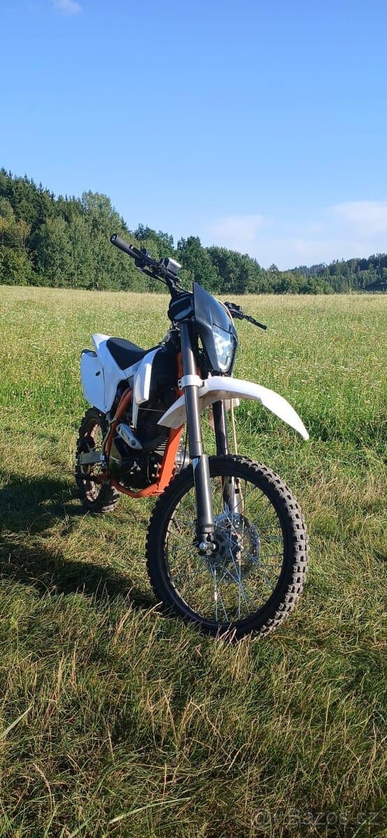 MiniRocket Hurricane 150