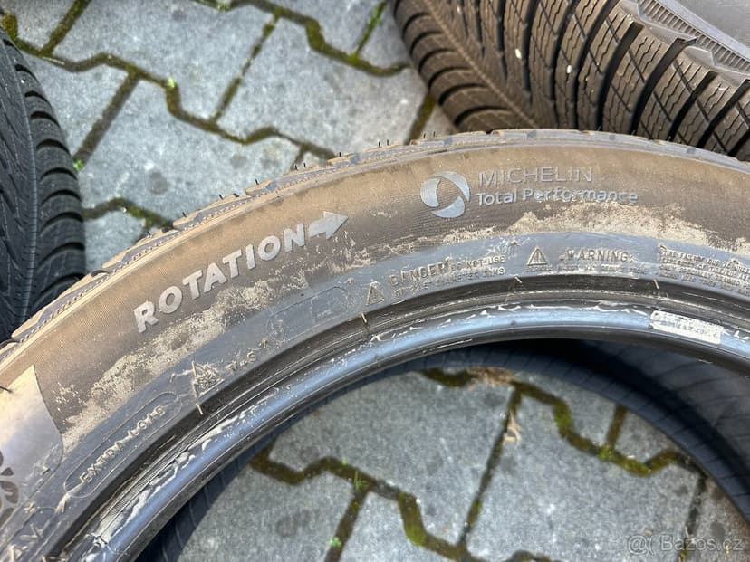 285/45 R22 Zimní pneumatiky MICHELIN