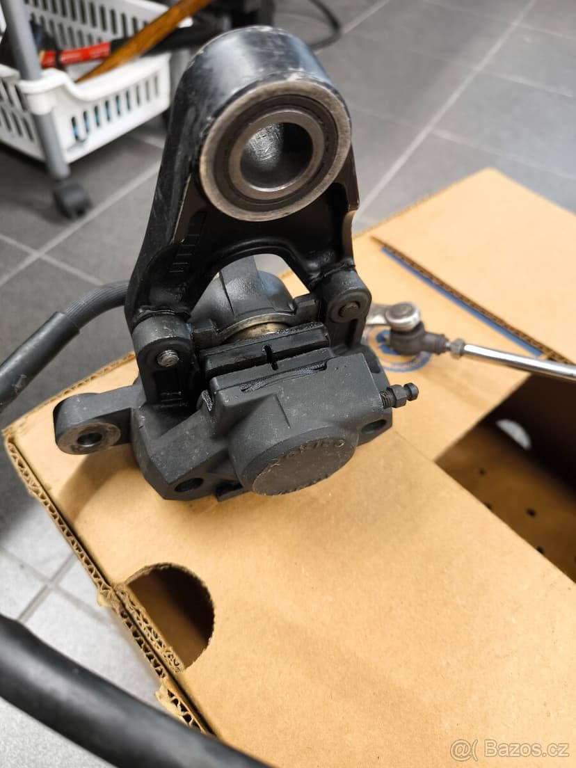 Suzuki gsxr 1100 přední stupačky