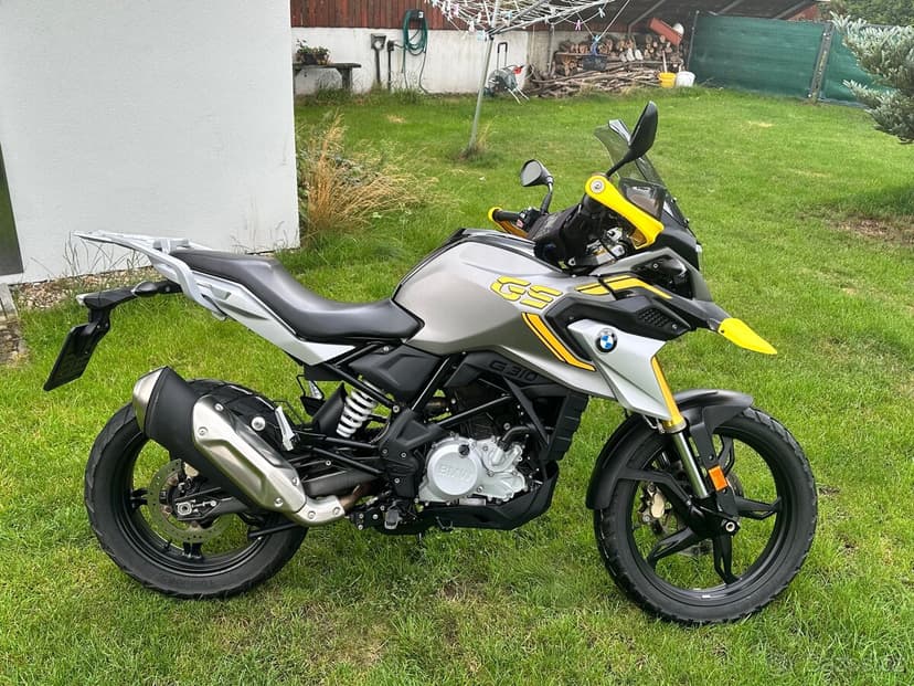 BMW G310 GS, černo žluto šedá.