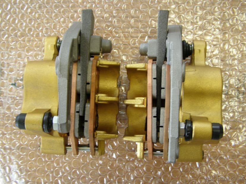 Predné brzdové strmene Honda CB600F Hornet.