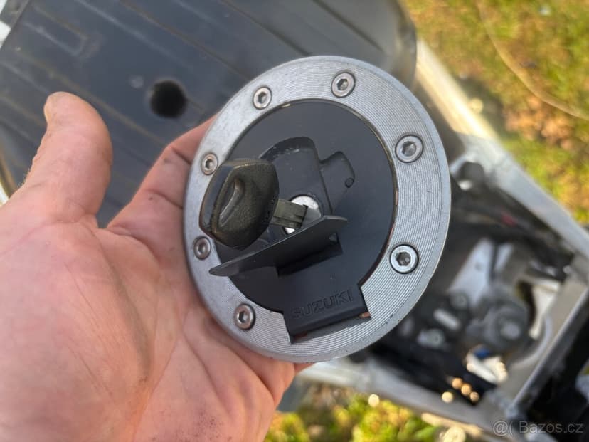 Rozprodam Suzuki Gsxr 600 00-03 N723 na nahradni dily