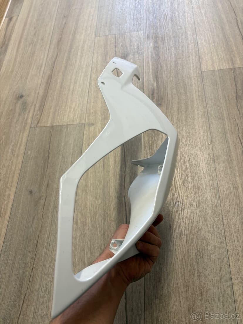 BMW S1000RR 2012 levá polovina masky