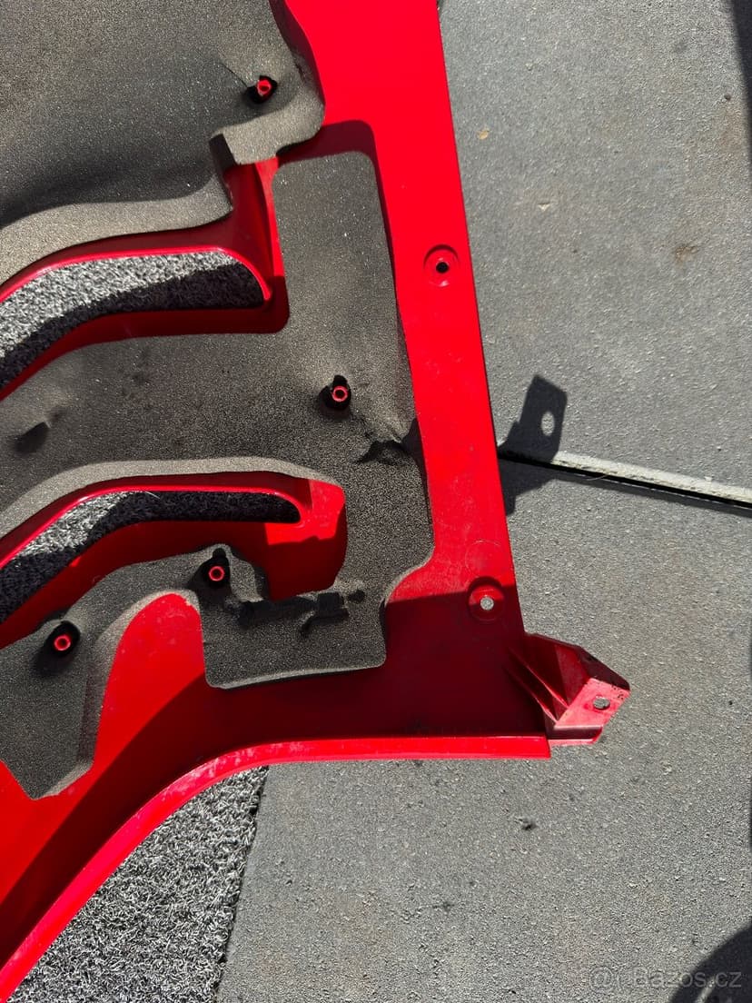 Ducati Panigale v4 20-22 pravý plast - k opravě dle drom