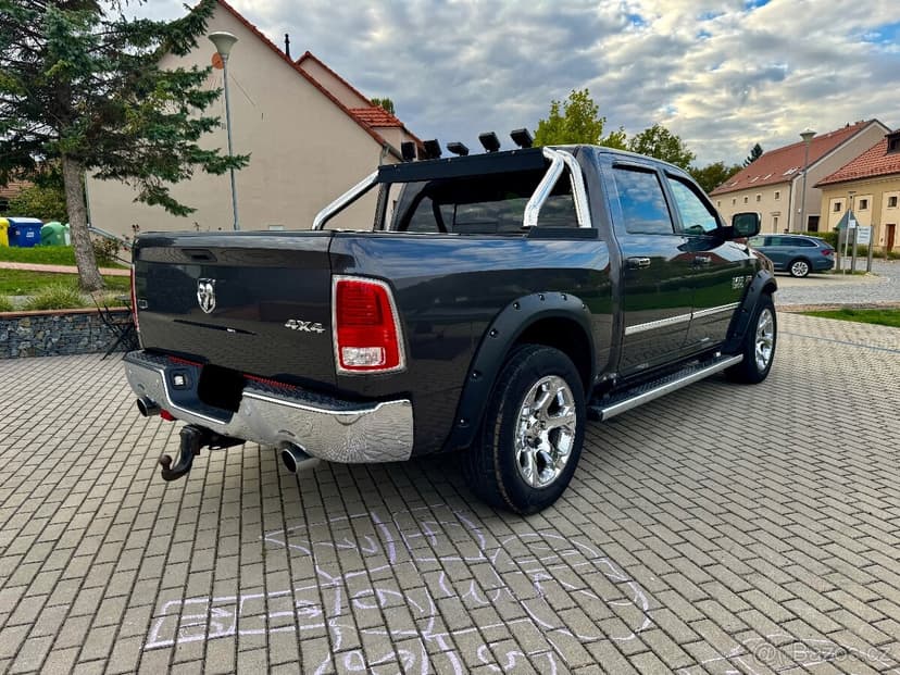 DODGE RAM 1500 4X4  5.7L LPG HEMI  LARAMIE LONG MAX VYBAVA
