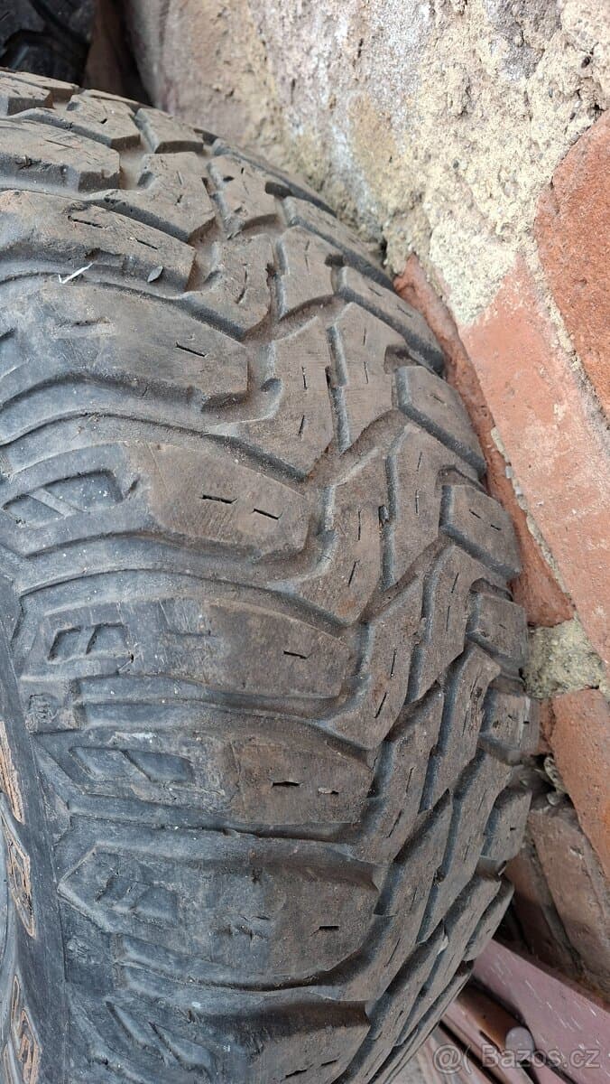 Pneu s disky 31x10.5 R15