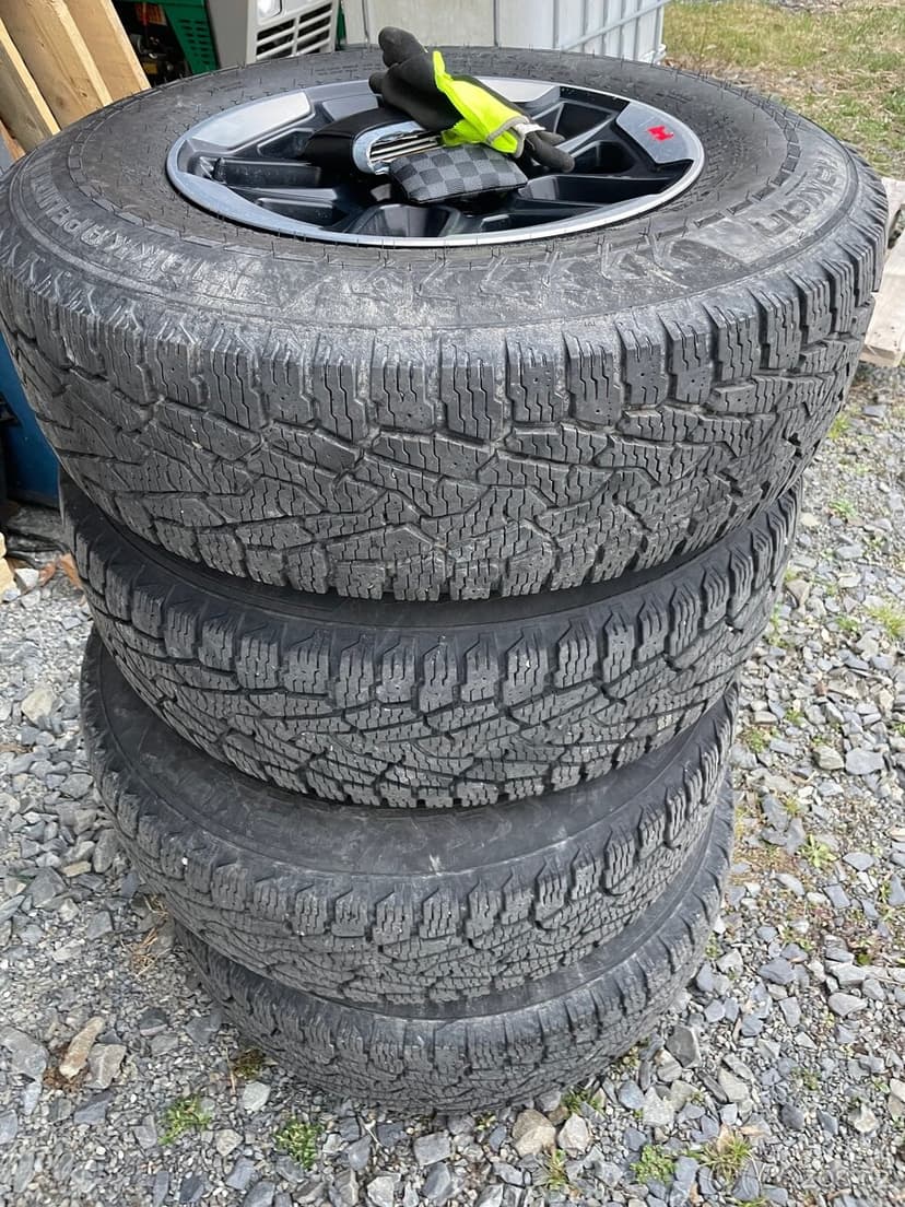 Prodám disky+pneu na jeep wrangler rubicon