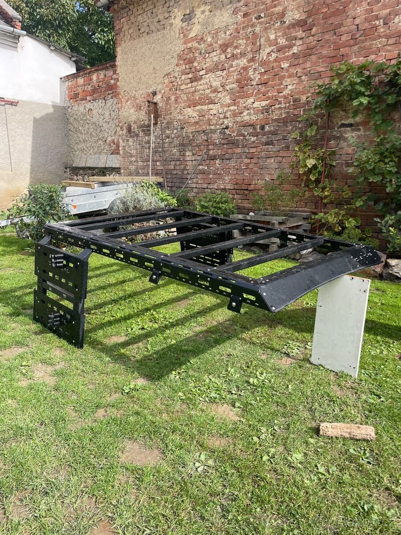 Jeep Wrangler střešní nosič / zahrádku