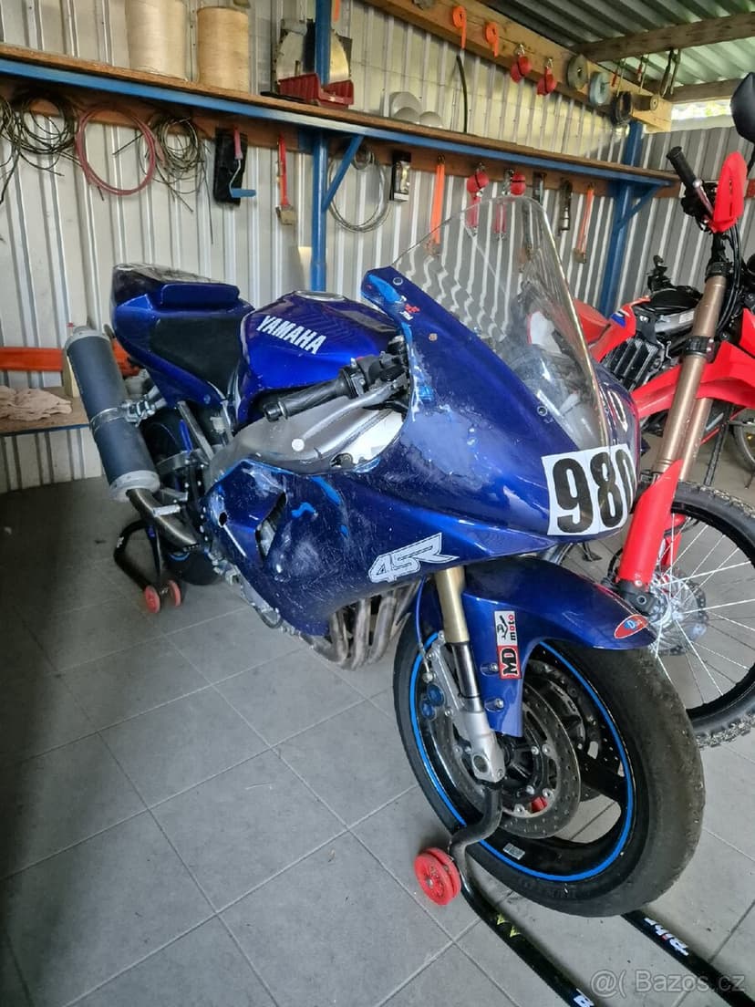 Yamaha R1 RN04 2001 // tech. velice zachovalá v pův. stavu