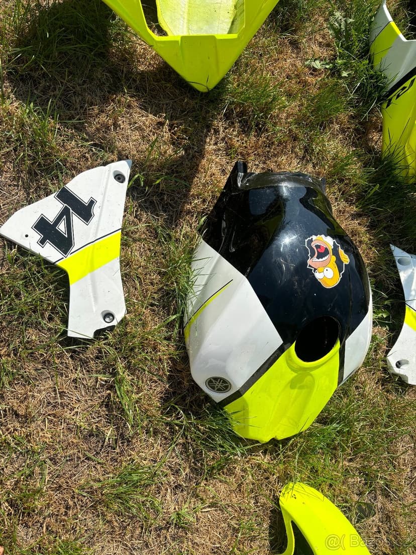 Laminaty leseni nafuk podsedadlovy ram Yamaha R1 15-19