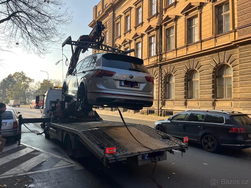 Odtahový speciál Mercedes Atego s hydraulickou rukou