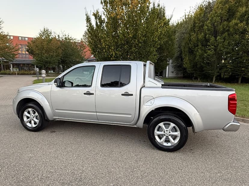 Nissan Navara 2.5CDi 106KW, RV:2015, Nové pneu, Nová STK