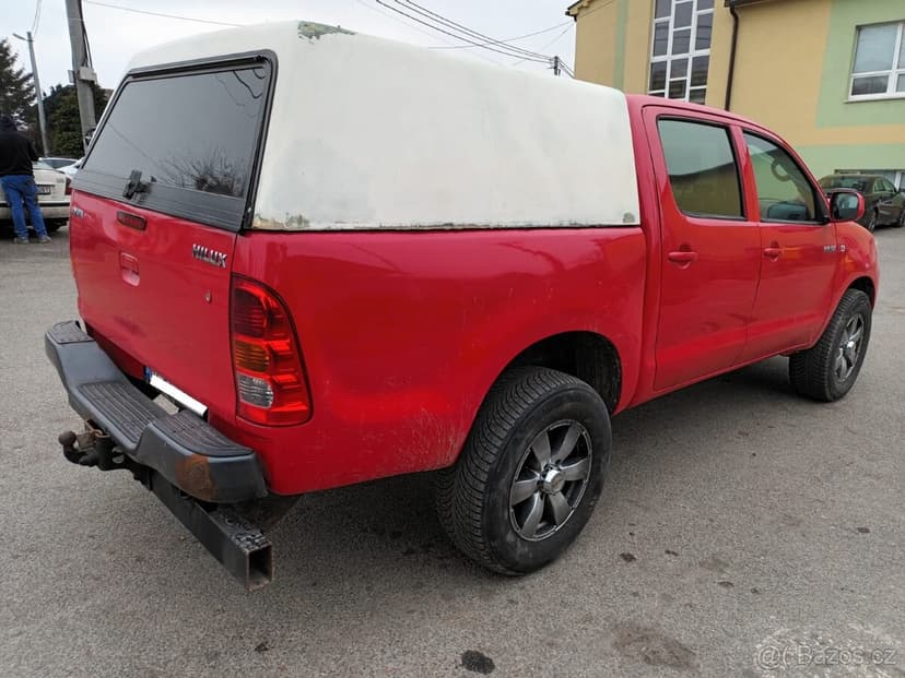 Toyota Hilux DC 2.5 I D-4D Terra 2011, 106 kW, 4x4,207000 km