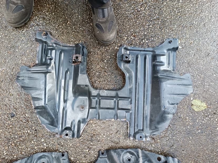 Kryty pod motor Toyota hilux