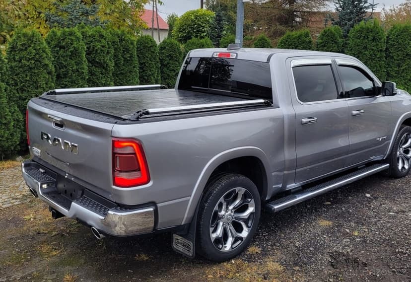 DODGE RAM 1500 5,7 HEMI LONGHORN odpočet DPH