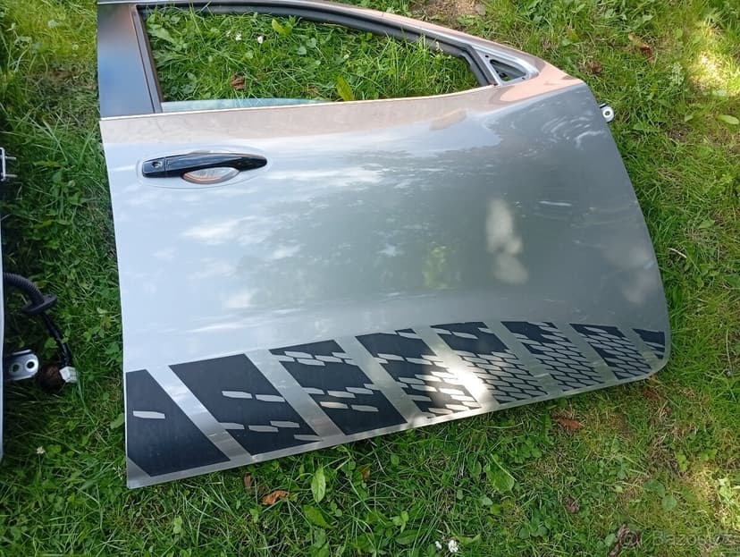 NISSAN NAVARA D23 DVEŘE PRAVÉ Z RV 2021 PĚKNÉ P.P. A P.Z.