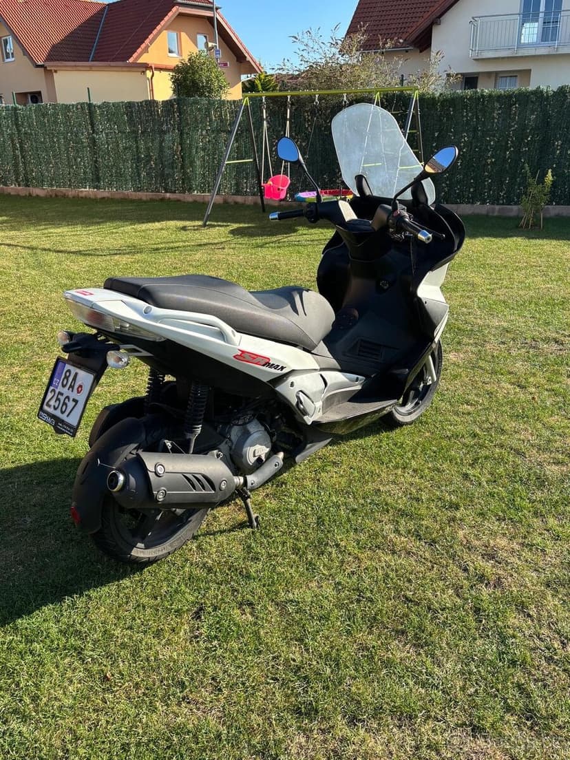 Aprilia SR MAX 125