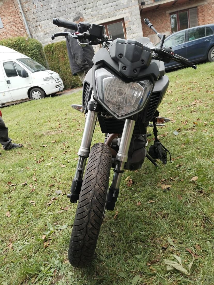 Yamaha MT 125 2015 – bouraná na předek, funkční motor