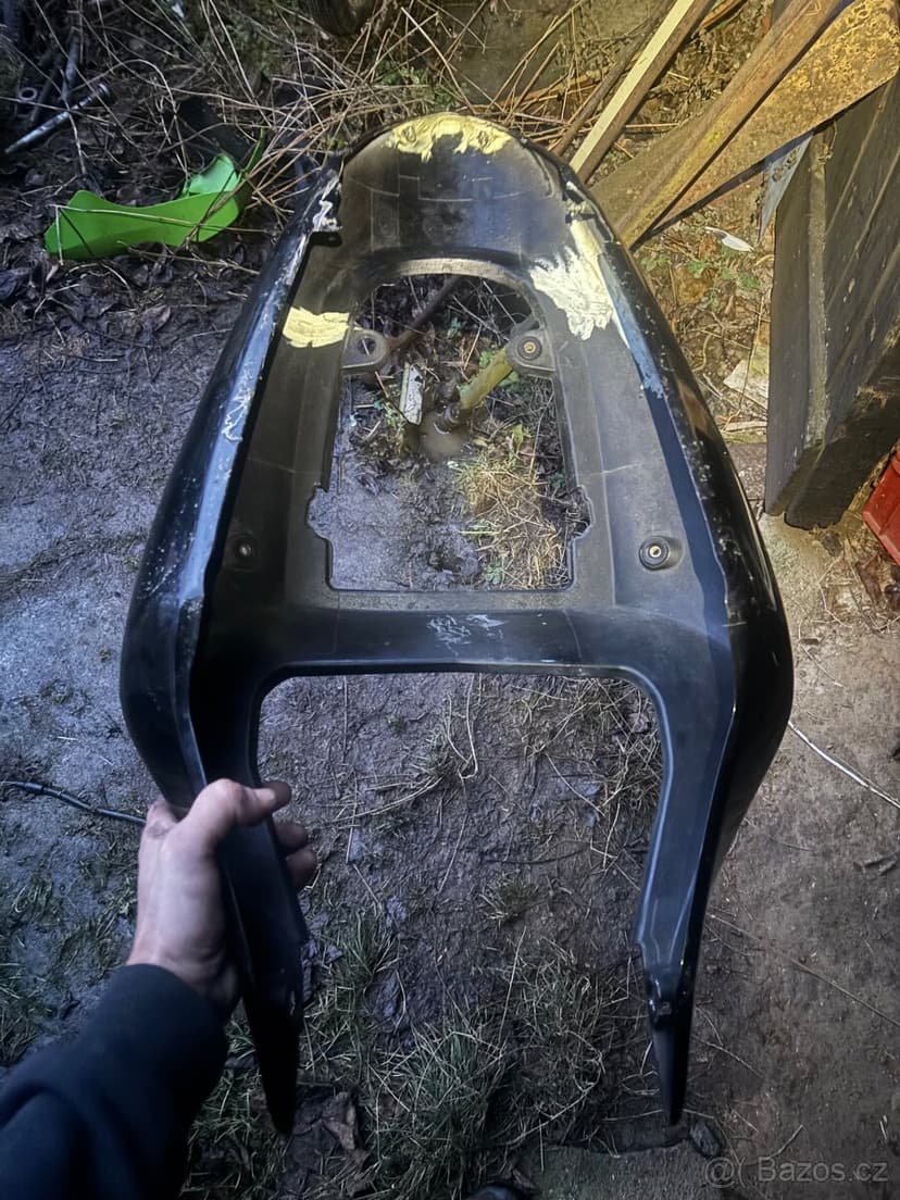 Podsedadlove plasty a ram Suzuki Gsxr 1000 01-02 600 750 00-