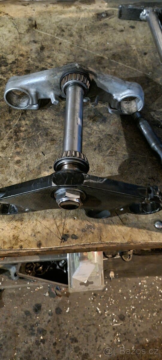 Yamaha r6 r.v 2000 náhradní díly.