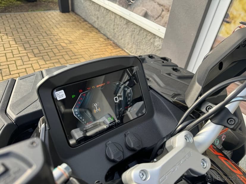 Čtyřkolka CFMOTO Gladiator X1000 G3 Premium T3b