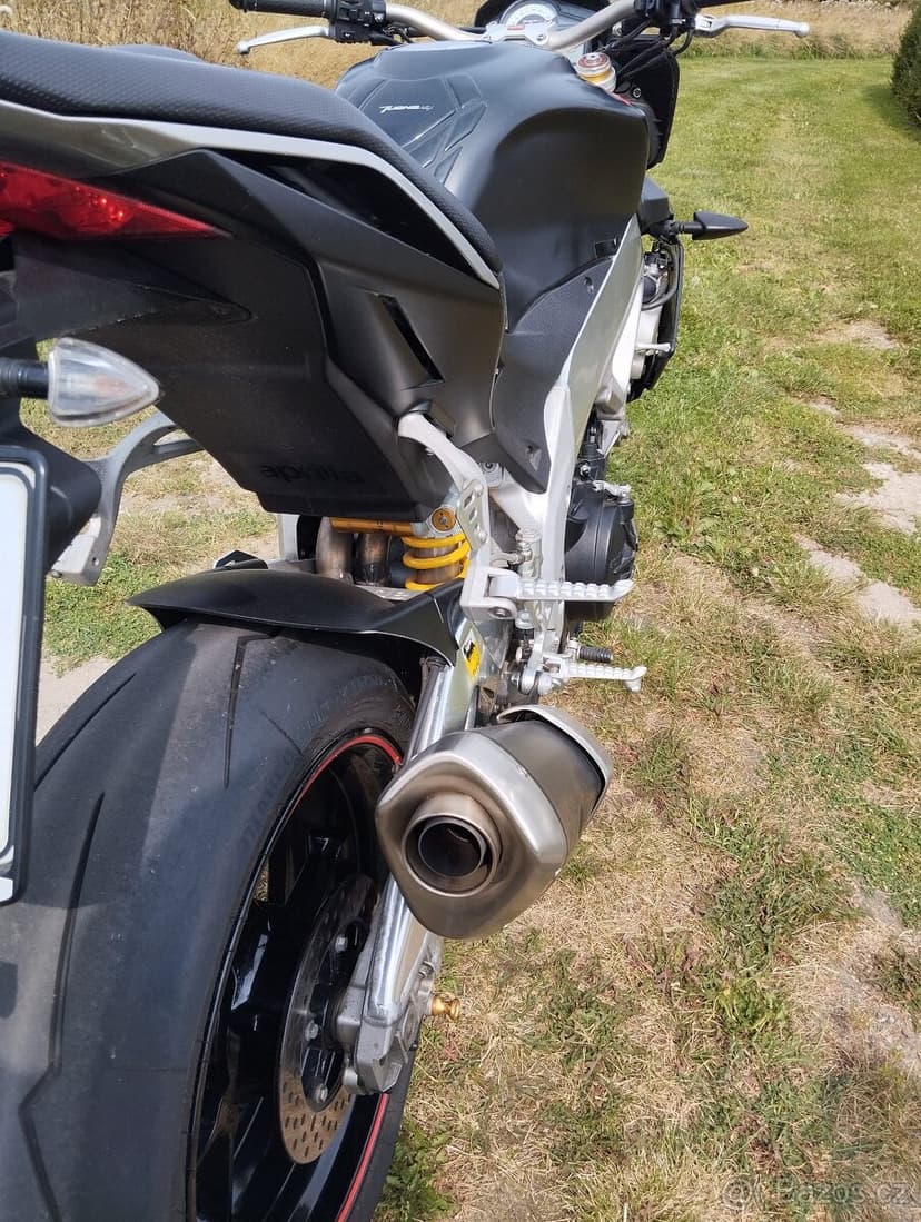 Aprilia Tuono V4