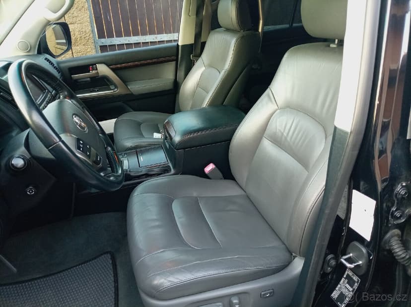 TOYOTA LAND CRUISER 200 4.5 DIESEL V8