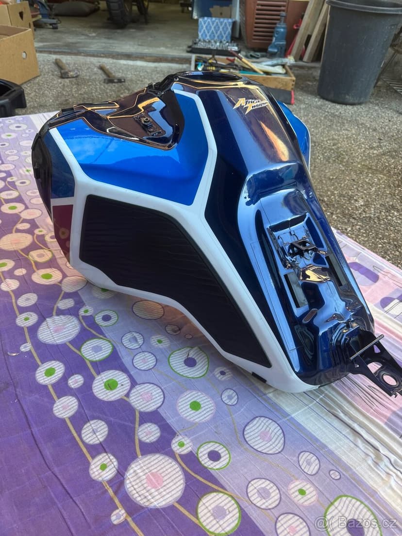 Nádrž honda CRF 1100 Afrika Twin