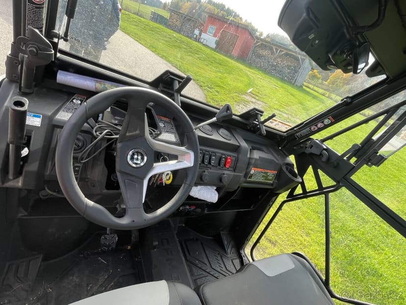 Čtyřkolka CF Moto 600 UTR