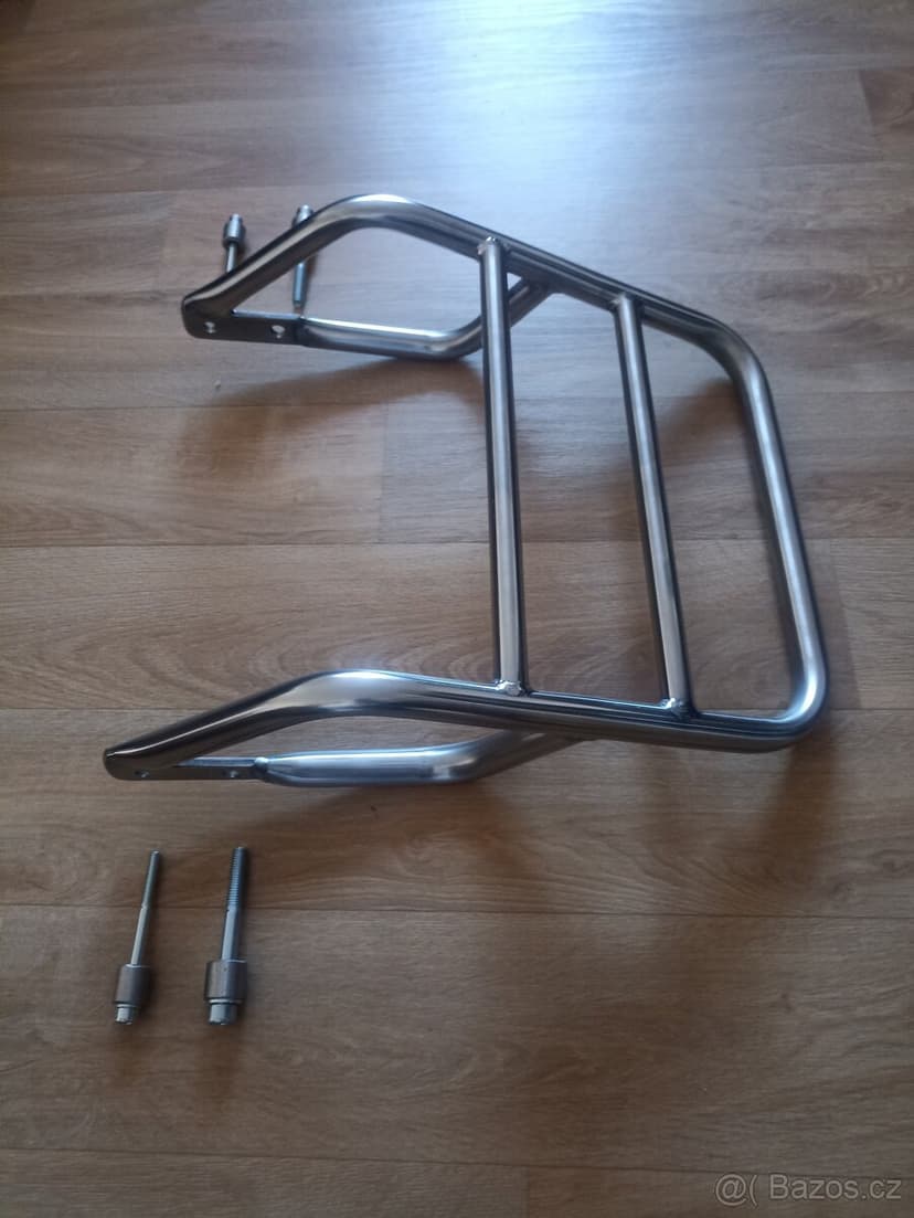 Zadní nerezový trubkový nosič na Suzuki GSX 1400