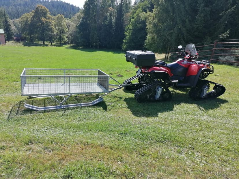 Arctic cat 700 + sněžné pásy
