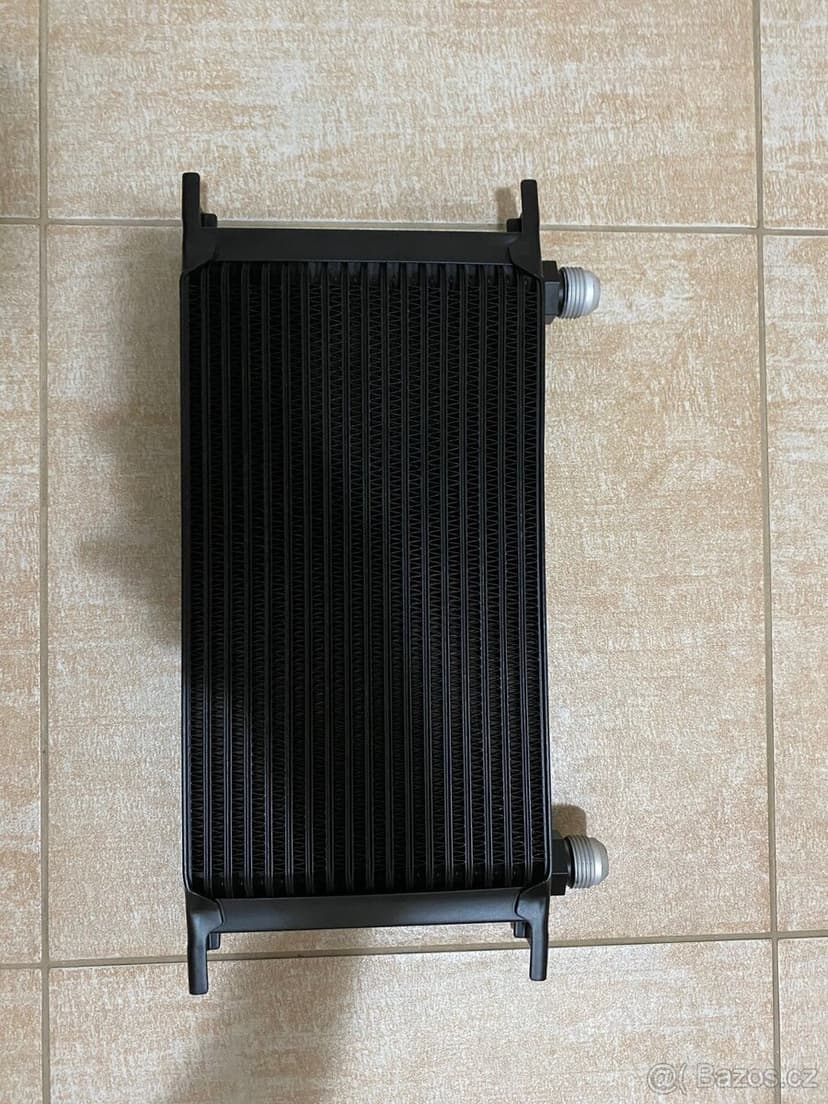 NISSAN PATROL - UNIVERZÁLNÍ HLINÍKOVÝ CHLADIČ OLEJE