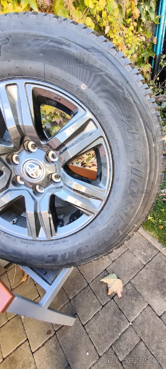 Toyota Hilux sada pneumatik - pneu