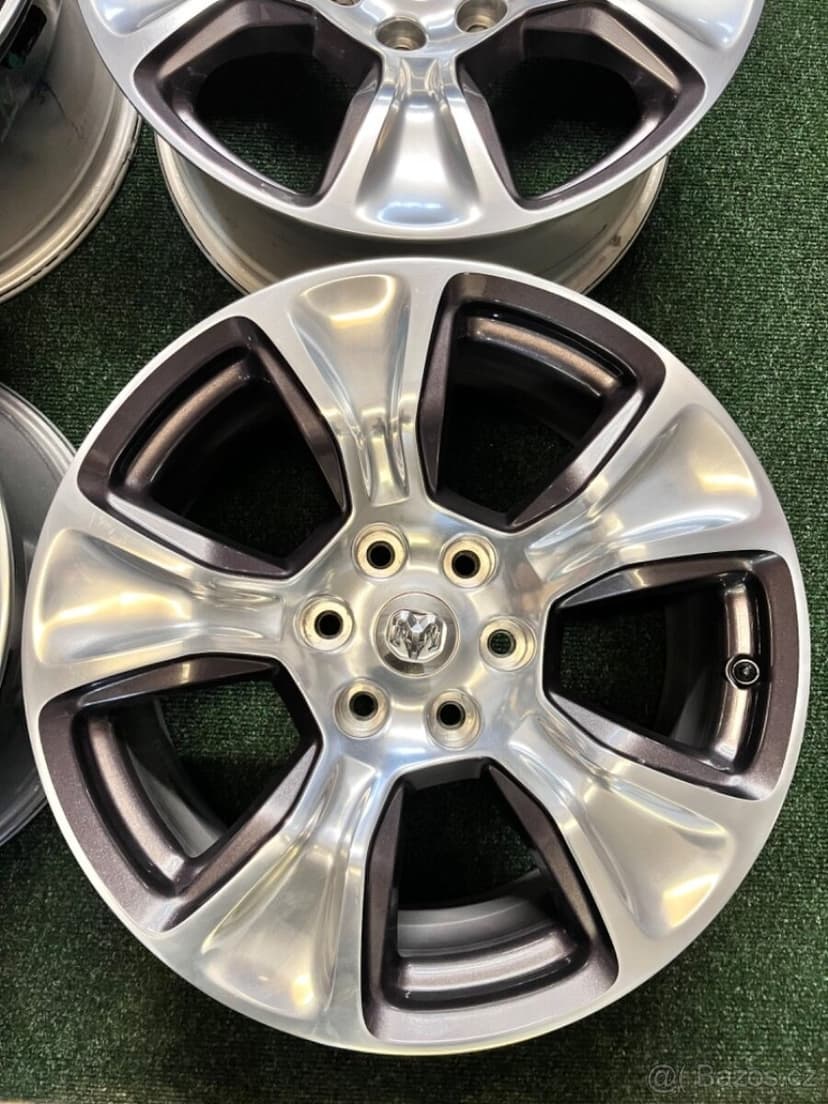 6x139.7 R20 Originál Dodge RAM 1500 model 2022 + senzory