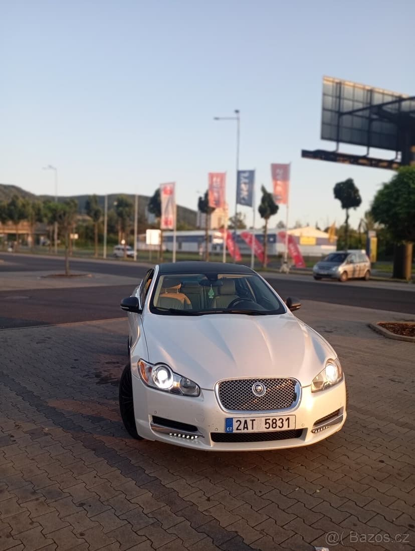 Jaguár xf 3.0 diesel 177 kW .