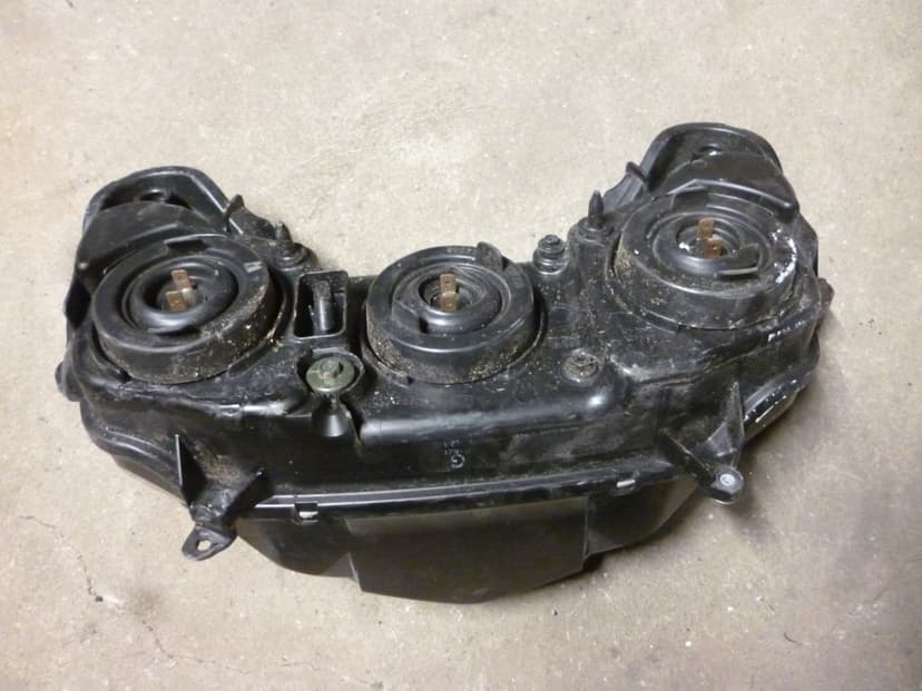 Honda CBR 954 RR Fireblade. Přední světlo.  Rok 2003