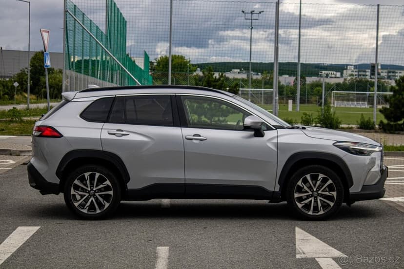 Toyota Corolla Cross 2.0 Hybrid 197k e-CVT STYLE 4x4