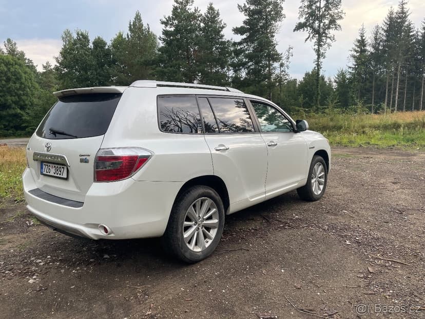 2009 Toyota Highlander Hybrid Limited.