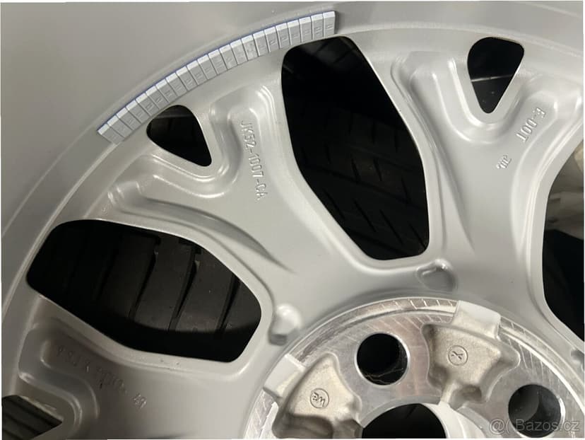 Alu kola + Pneu Range Rover Sport / Discovery 5