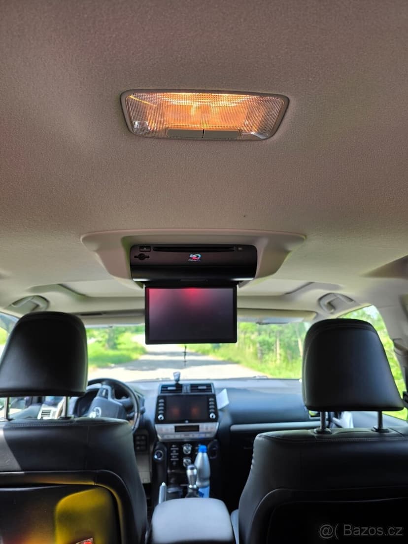 Toyota Land Cruiser,executive,kůže,7míst ,střešní okno, DVD