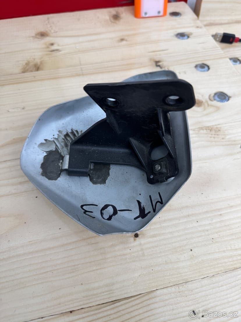 Yamaha MT-03 660 boční kryt chladiče - pravý