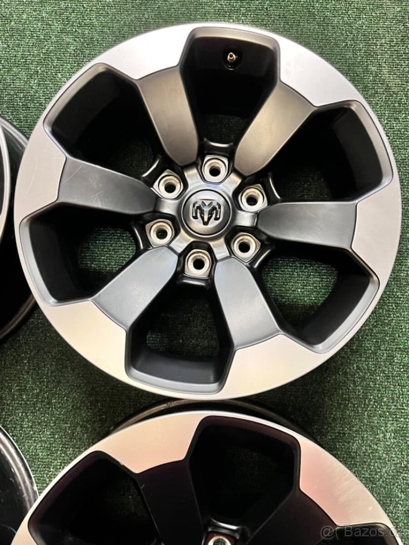 6x139.7 R18 Dodge RAM 1500 REBEL Originál Alu + senzory