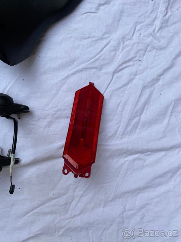 Yamaha R1 2015-2019 stupacky, sedacka, zadni svetlo