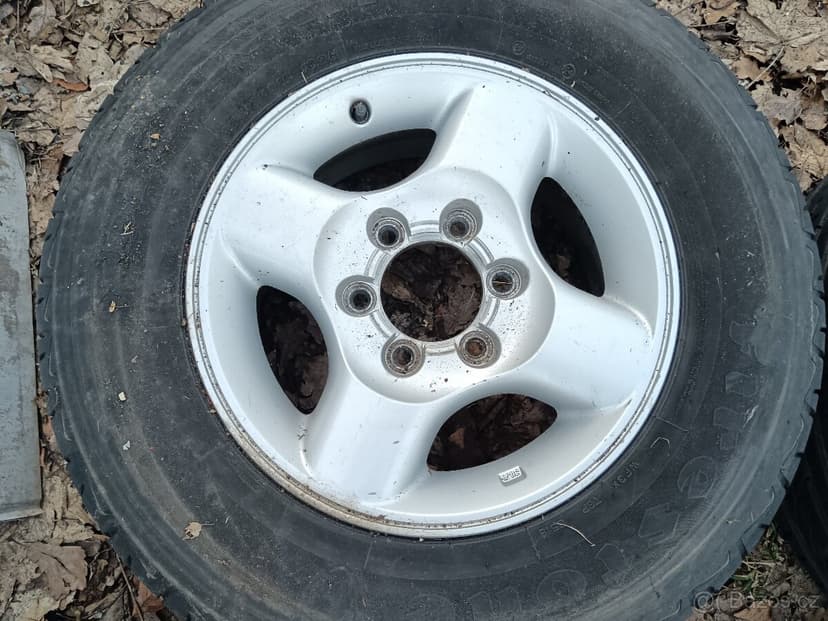 6x139,7 R16 z Nissan Navara
