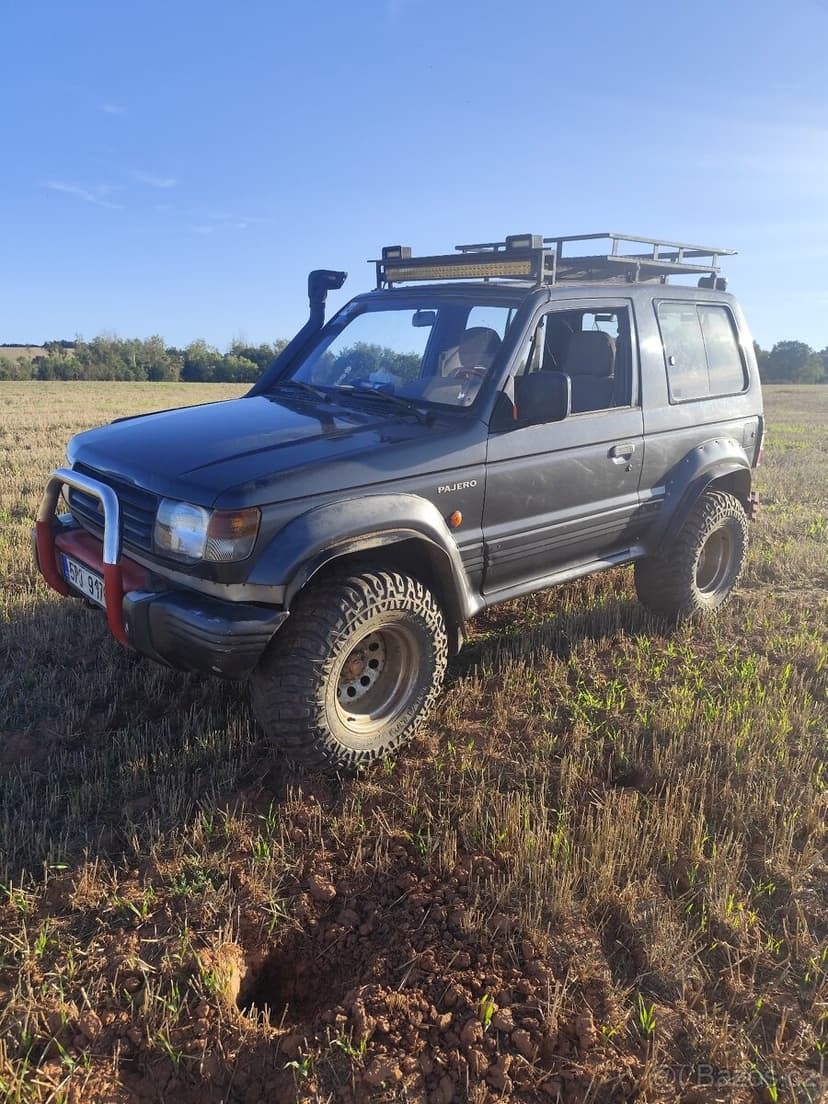 Mitsubishi Pajero Super Select.