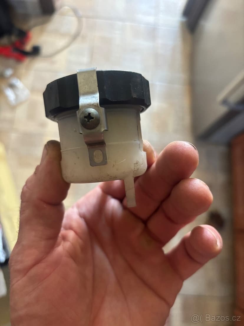 Nadobka brzdove kapaliny na Yamaha R1 98-03 Gsxr 00-03 Zx6R
