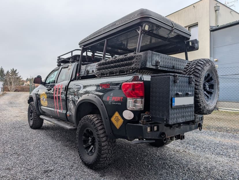 Toyota Tundra, 5.7 V8 TRD paket, expediční úprava