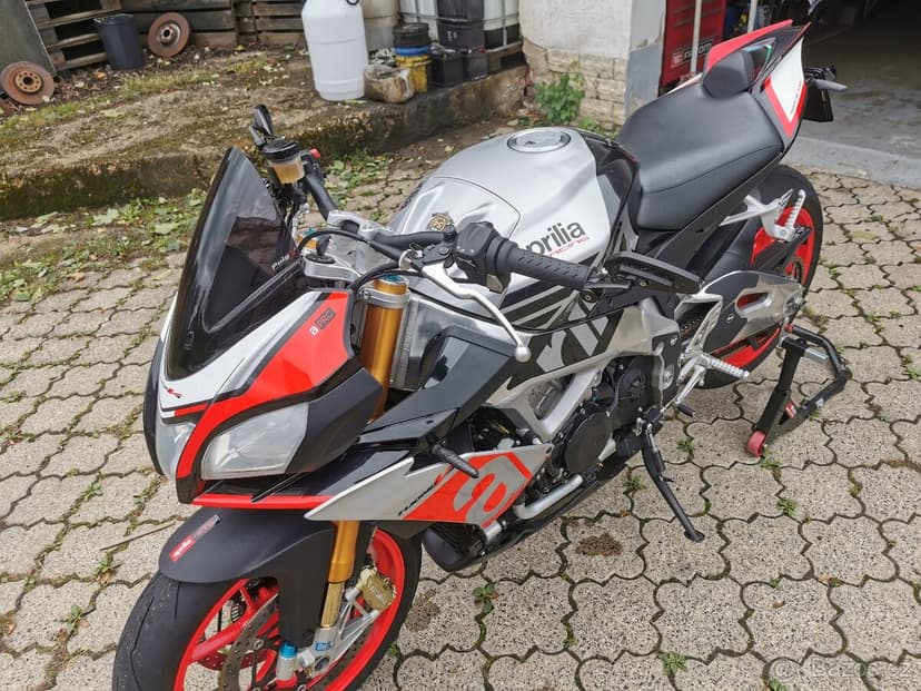 Aprilia tuono factory 1100