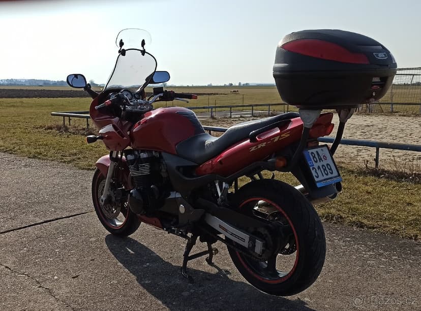 Kawasaki ZR-7S skvělý stav, po velkém servisu